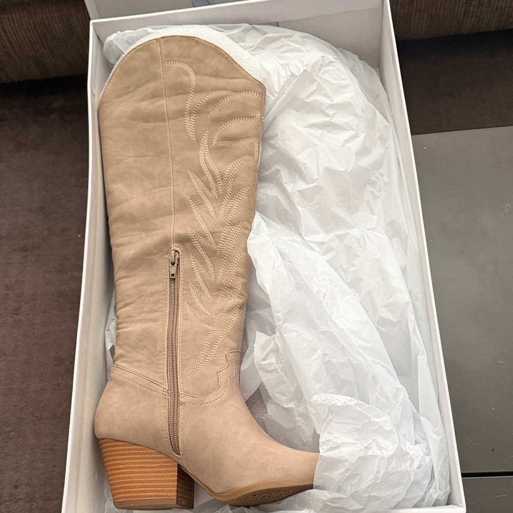 Pink Lily Beige Heeled Boots - Picture 4 of 5